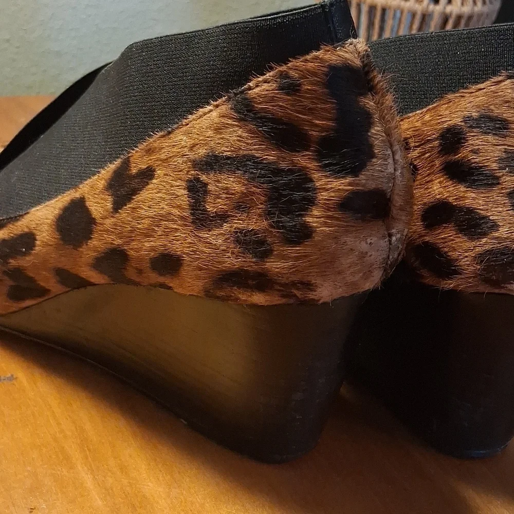 Taryn Rose Cowhair Cheetah Wedges Size 8